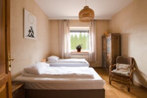 es-1-of-18-A0xj49qR7khb4lqk